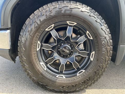 Used 2024 GMC Sierra 1500 SLT AWD/4WD image 10