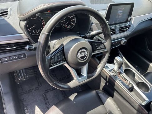 Certified 2024 Nissan Altima 2.5 SR FWD image 11