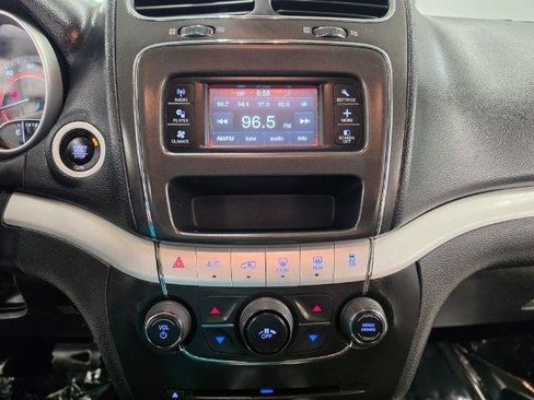 Used 2020 Dodge Journey SE FWD image 21