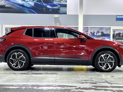 Used 2025 Chevrolet Equinox EV LT image 7