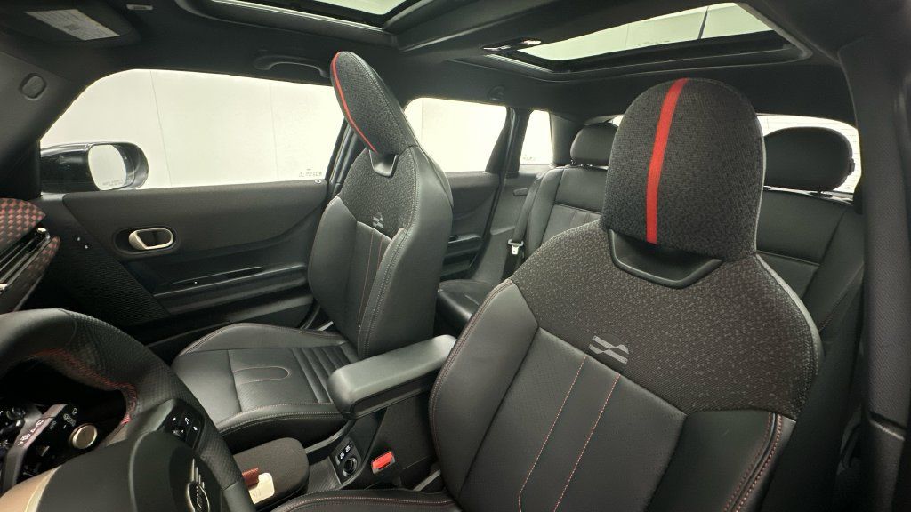 Used 2025 MINI Cooper S FWD image 9