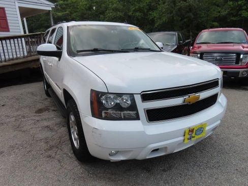 Used 2014 Chevrolet Suburban LT RWD image 4