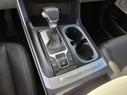 Certified 2024 Kia Carnival LX image 23