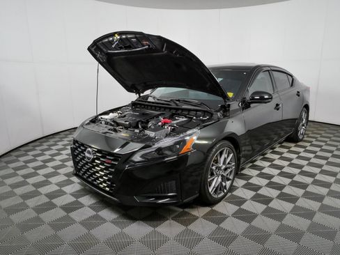Used 2024 Nissan Altima 2.0 SR FWD image 32