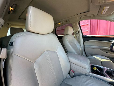Used 2011 Cadillac SRX Luxury image 7