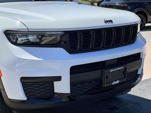 Used 2023 Jeep Grand Cherokee L Laredo image 9