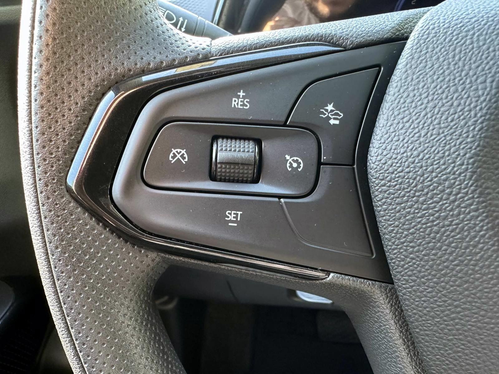 Used 2024 Chevrolet Trax LT FWD image 15