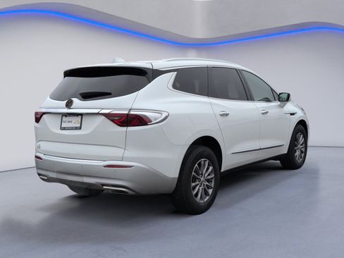 Used 2023 Buick Enclave Essence image 10