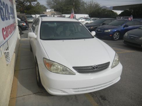 Used 2002 Toyota Camry XLE image 2
