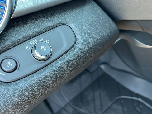 New 2026 Chevrolet Trax LT w/ Sunroof Package image 29