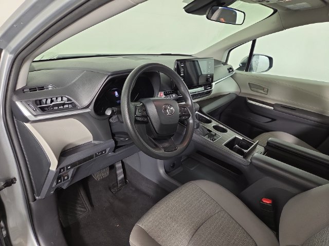 Used 2023 Toyota Sienna LE FWD image 15