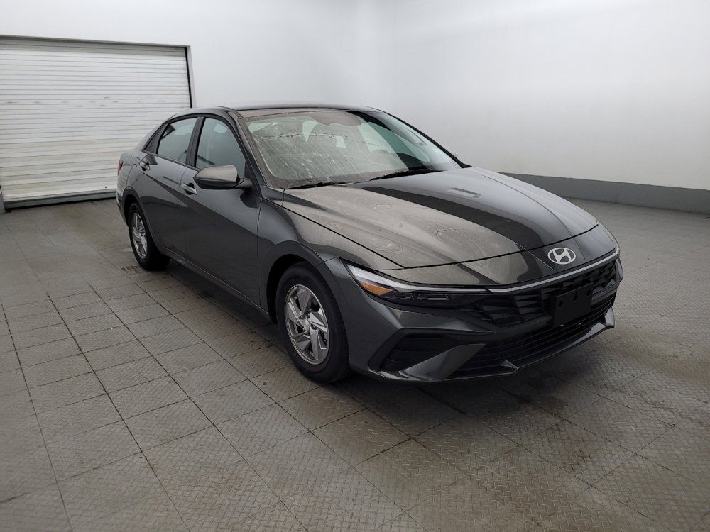Used 2025 Hyundai Elantra SE FWD image 13