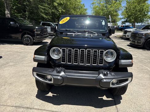 Used 2024 Jeep Wrangler Unlimited Sahara AWD/4WD image 2
