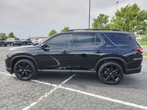 Used 2025 Honda Pilot Black Edition image 16