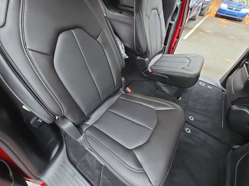 New 2026 Chrysler Pacifica Select FWD image 11
