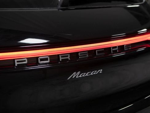 Certified 2025 Porsche Macan image 36
