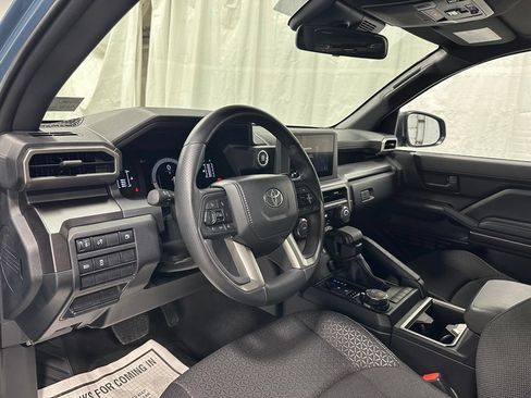 Used 2025 Toyota 4Runner SR5 AWD/4WD image 15