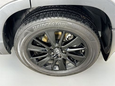 Used 2019 Toyota Highlander SE image 32