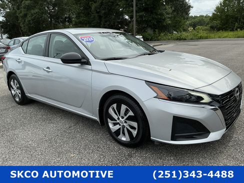 Used 2024 Nissan Altima 2.5 S FWD image 7
