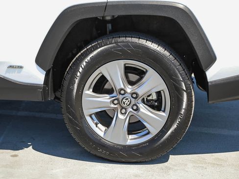Used 2025 Toyota RAV4 XLE AWD/4WD image 11