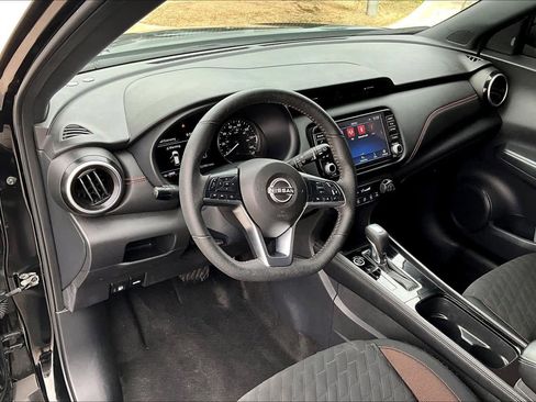 Used 2024 Nissan Kicks SR FWD image 18