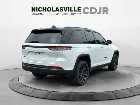Used 2025 Jeep Grand Cherokee Limited AWD/4WD image 5