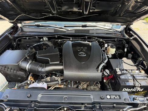 Used 2018 Toyota Tacoma SR w/ SR Convenience Package AWD/4WD image 20