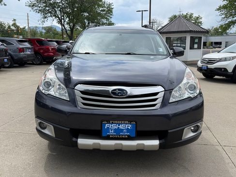 Used 2010 Subaru Outback 2.5i Limited AWD/4WD image 9