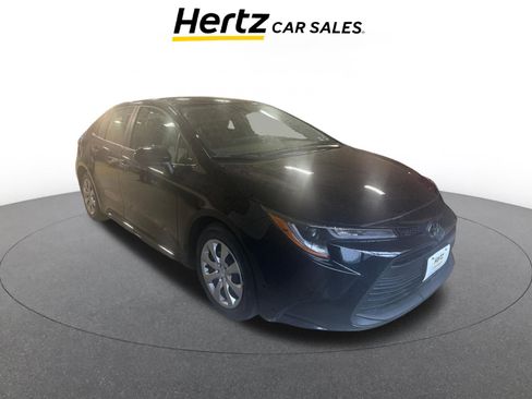 Used 2025 Toyota Corolla LE image 1