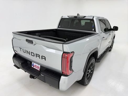 Used 2024 Toyota Tundra Limited AWD/4WD image 40