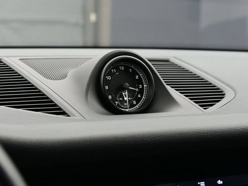 Certified 2024 Porsche Macan AWD/4WD image 12