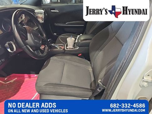 Used 2022 Dodge Charger SXT RWD image 9