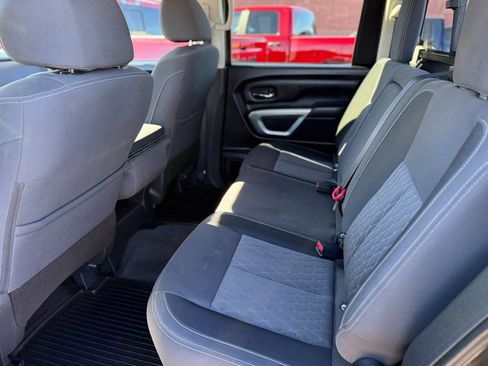 Used 2021 Nissan Titan SV image 17