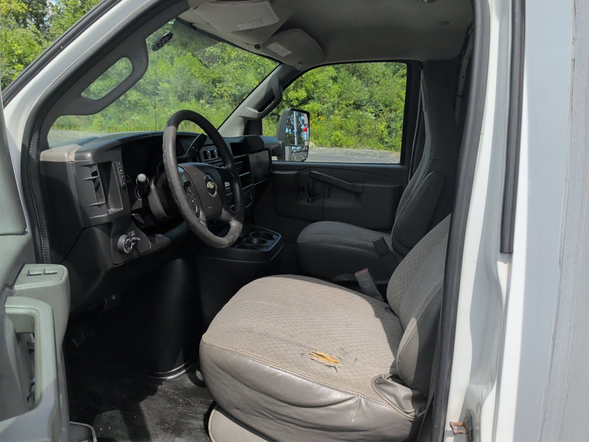Used 2016 Chevrolet Express 4500 RWD image 9