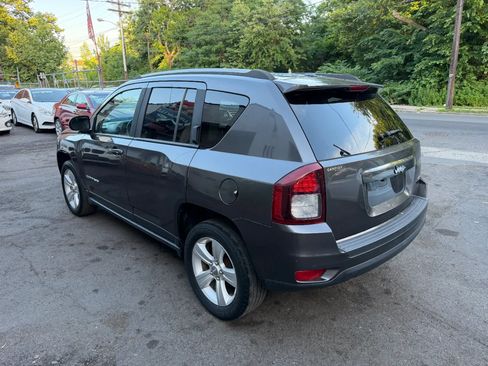 Used 2016 Jeep Compass Latitude FWD image 9