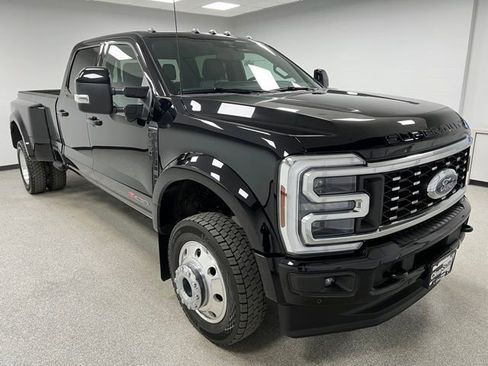 Used 2025 Ford F450 Platinum w/ FX4 Off-Road Package AWD/4WD image 2