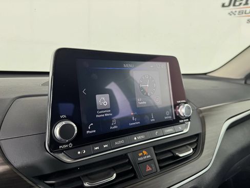 Used 2025 Nissan Altima 2.5 SV FWD image 39