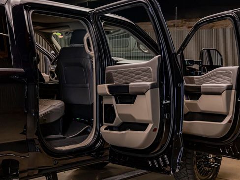 Used 2026 Ford F350 Platinum w/ Platinum Plus Package image 35