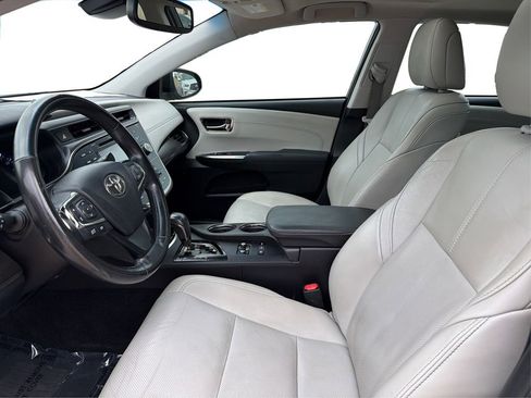 Used 2018 Toyota Avalon Limited image 10