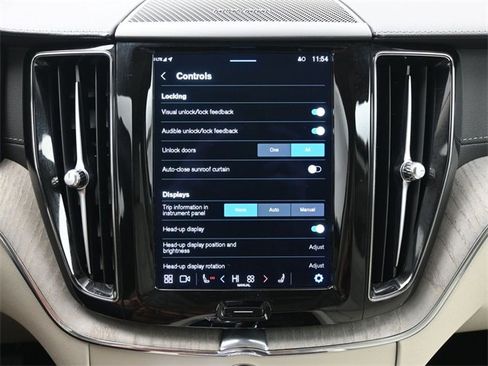 Used 2023 Volvo XC60 B5 Ultimate image 18