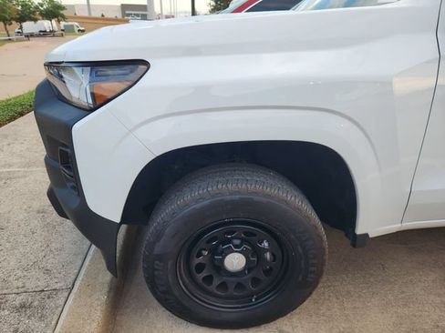 Used 2024 Chevrolet Colorado W/T w/ WT Convenience Package II RWD image 7
