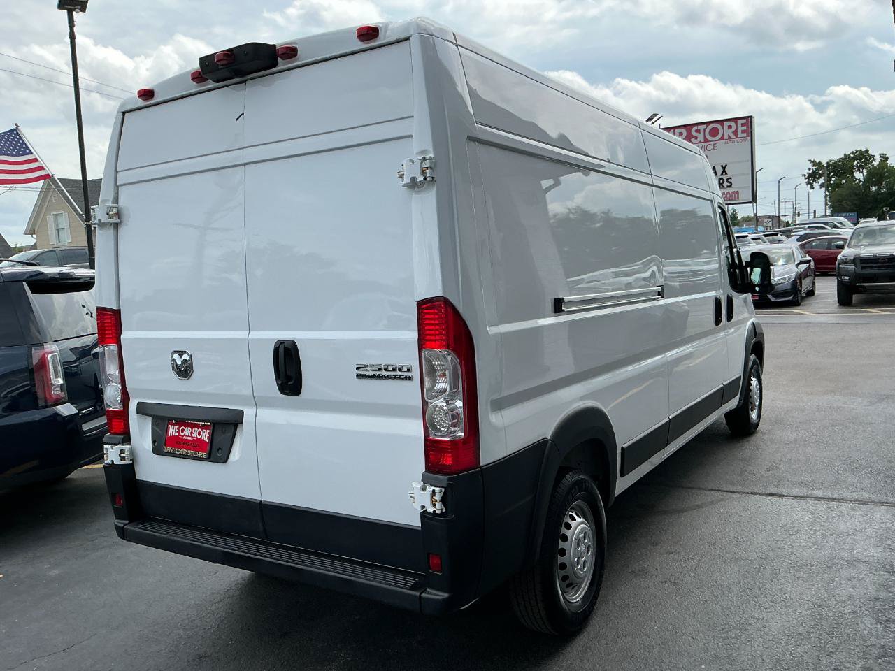 Used 2024 RAM ProMaster 2500 w/ Convenience Group FWD image 4