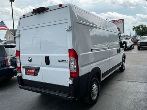 Used 2024 RAM ProMaster 2500 w/ Convenience Group FWD image 4