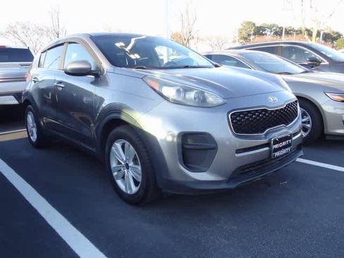 Used 2017 Kia Sportage LX image 3