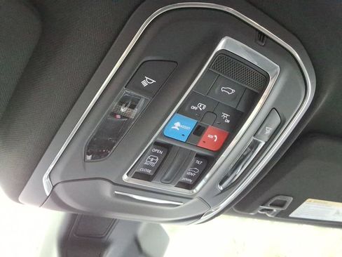 Used 2025 Jeep Grand Cherokee Altitude AWD/4WD image 37