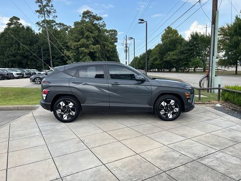Certified 2025 Hyundai Kona SEL FWD image 4