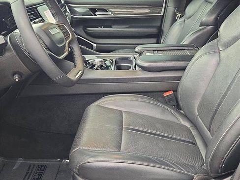 Used 2022 Jeep Wagoneer Series II RWD image 16