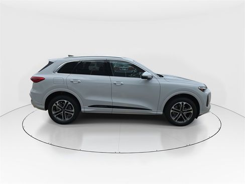 New 2025 Audi Q5 Premium image 9