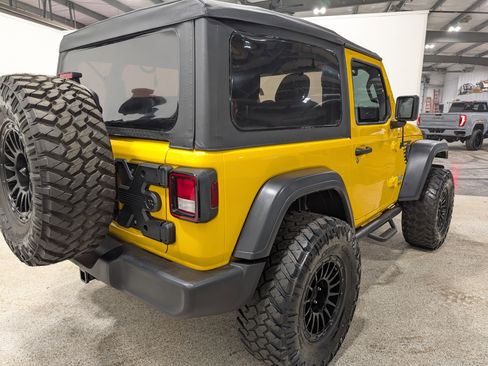 Used 2019 Jeep Wrangler Sport AWD/4WD image 3