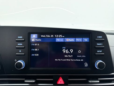 Used 2023 Hyundai Elantra SE image 19